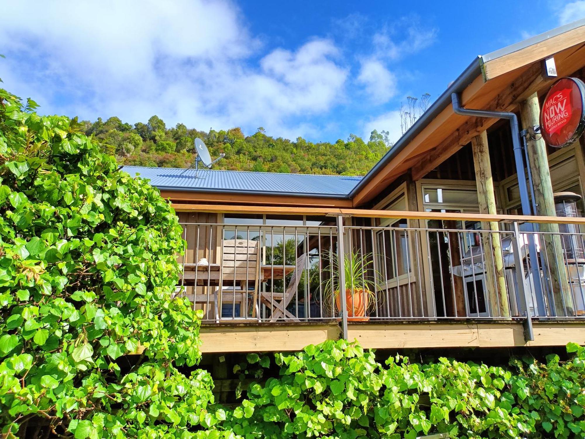 Riverstone Retreat Karamea Room photo